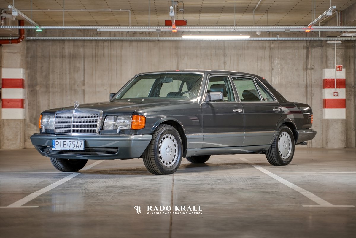 Mercedes-Benz 560 SEL